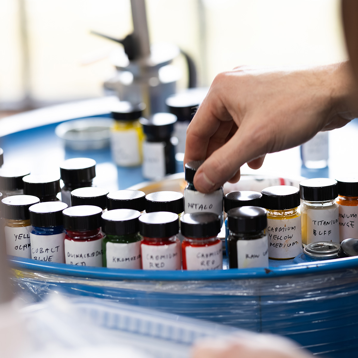 Why Gamblin Conservation Colors - Stable, Reversible, and Versatile: mean that they are suitable for use with a wide array of painting styles and techniques. 
